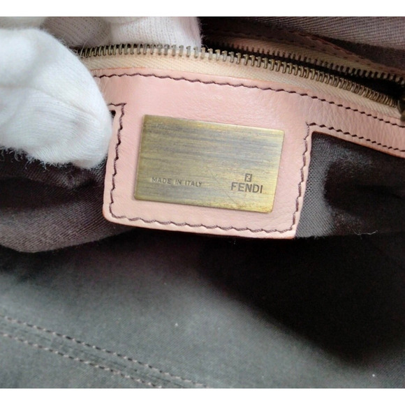 Authentic FENDI Pink Leather Shoulder Bag Buckle Strap Purse - Picture 8 of 9